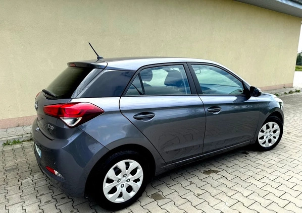 Hyundai i20 cena 35900 przebieg: 98000, rok produkcji 2018 z Biała małe 407